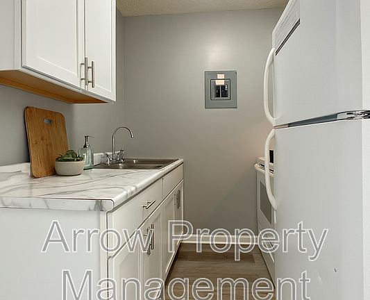 2nd image of 1730 G St APT 12