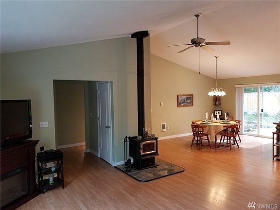 4th image of 790 E Ballantrae Dr