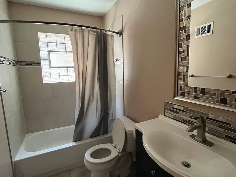 7120 Amherst Ave #7120 — Photo 5