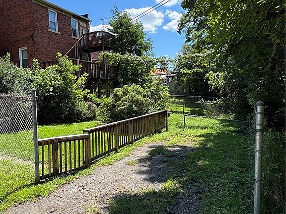 3rd image of 814 Southern Ave