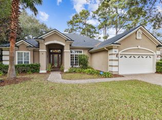 563 Santa Maria Dr, Leesburg, FL 34748