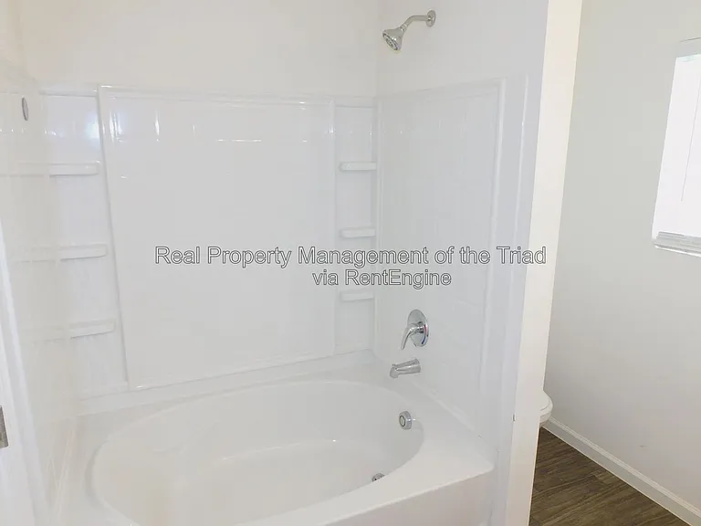 719 Torbay Dr — Photo 12
