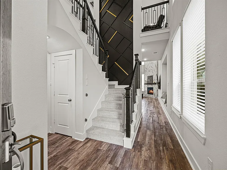 16631 Lake Austin St — Photo 12