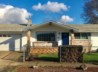 881 Candlelight Dr, Eugene, OR