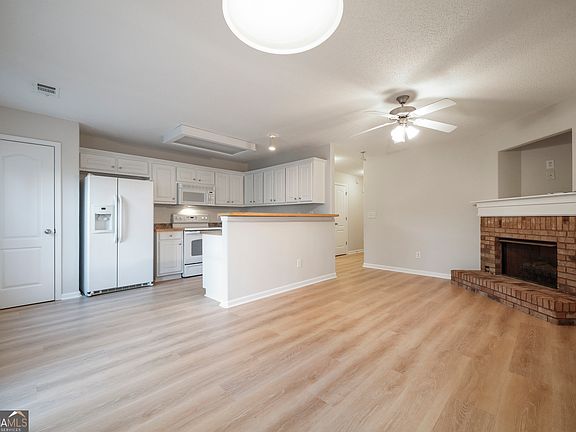 4th image of 1442 Box Cir