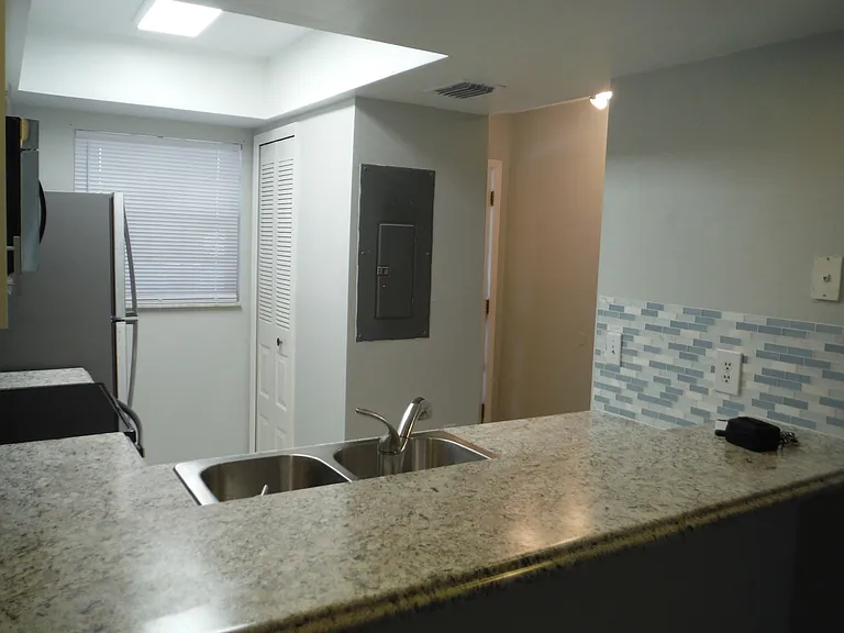 3035 Sir Hamilton Cir — Photo 24