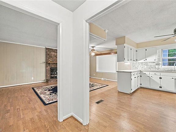 4th image of 8304 McCrory Rd