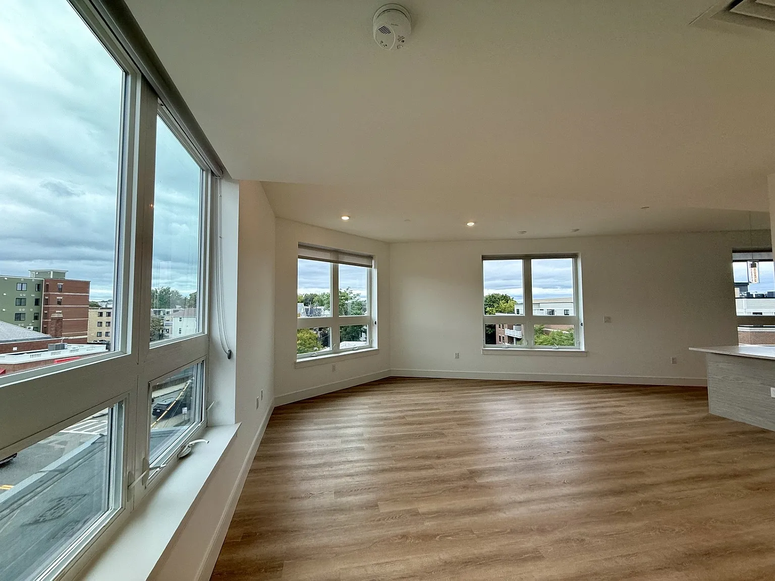2 bed, 1300 sqft, $3,950 — Photo 3