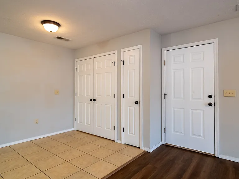 Scenic Station Apartments — Photo 15