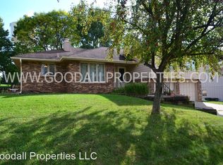 10392 Clark St, Clive, IA 50325