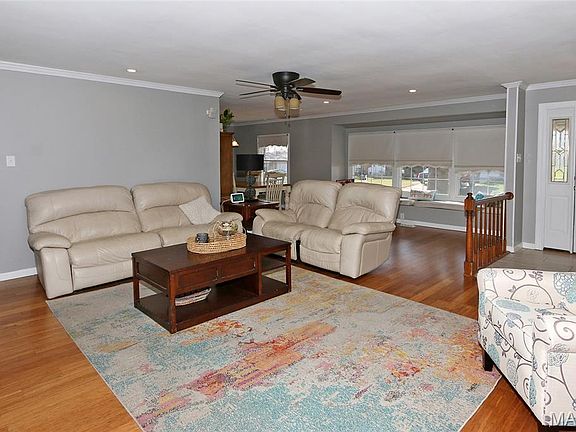 3rd image of 16 Atwater Dr
