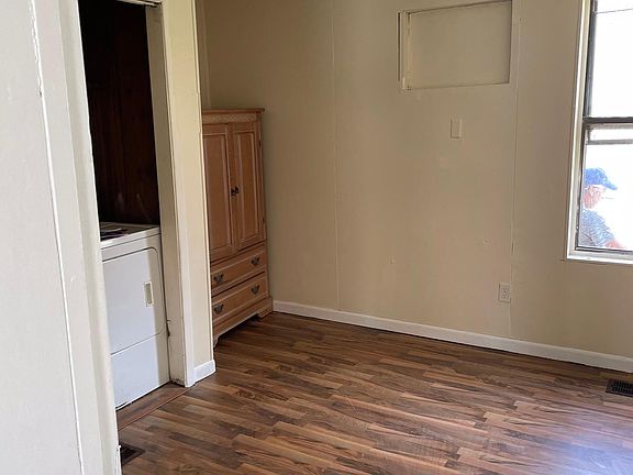 3rd image of 612 Columbus St