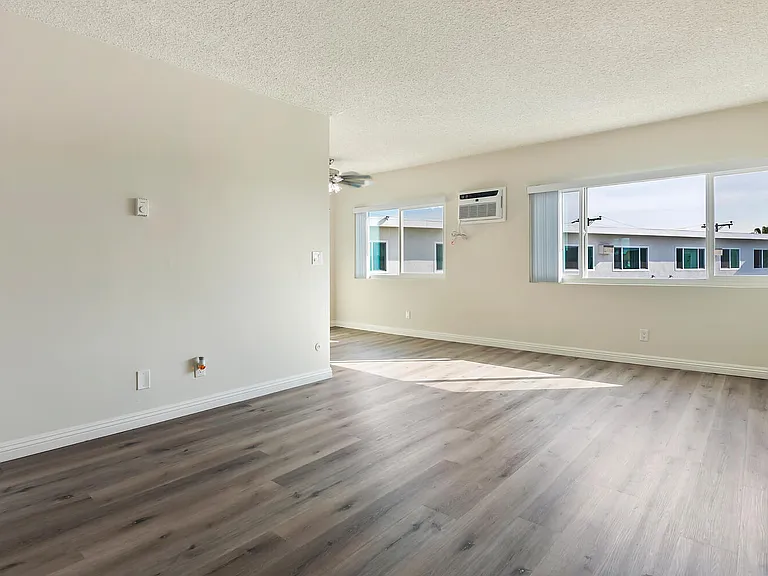 Mission Pointe Apartment Homes — Photo 13
