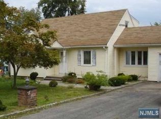 41 Barnida Dr, East Hanover, NJ 07936