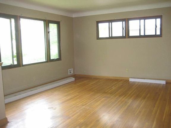 3rd image of 2433 Nokomis Ave