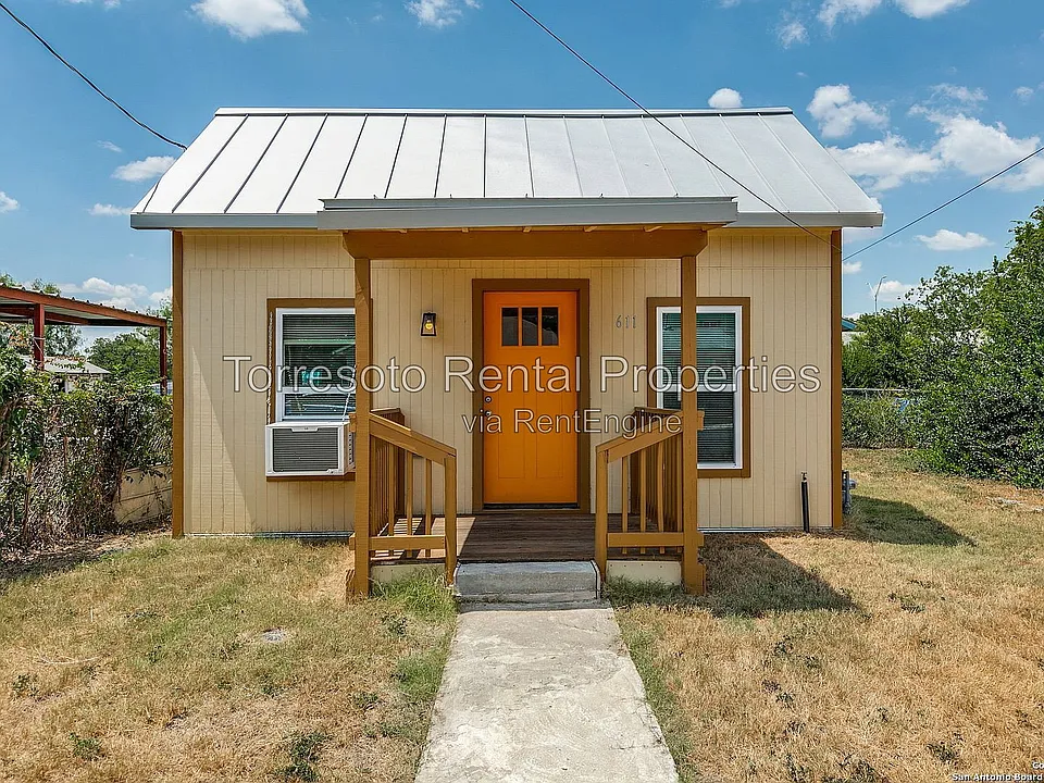 611 Rochambeau St