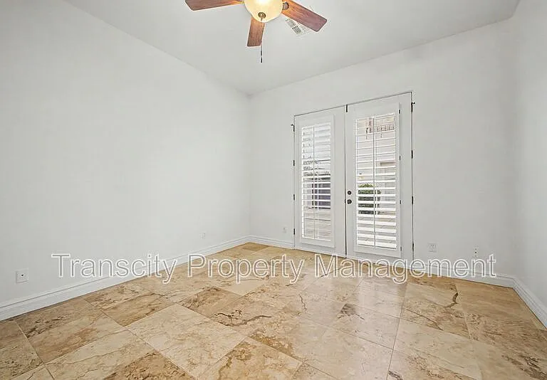 111 W Missouri Ave #B — Photo 10