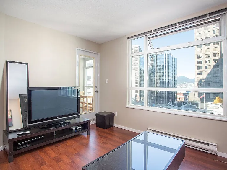 438 Seymour St #806 — Photo 8