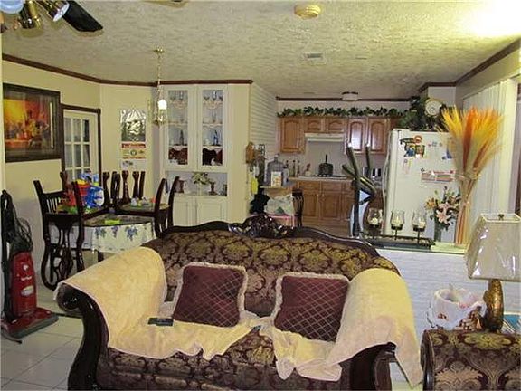 3rd image of 1110 Hidden Valley Dr