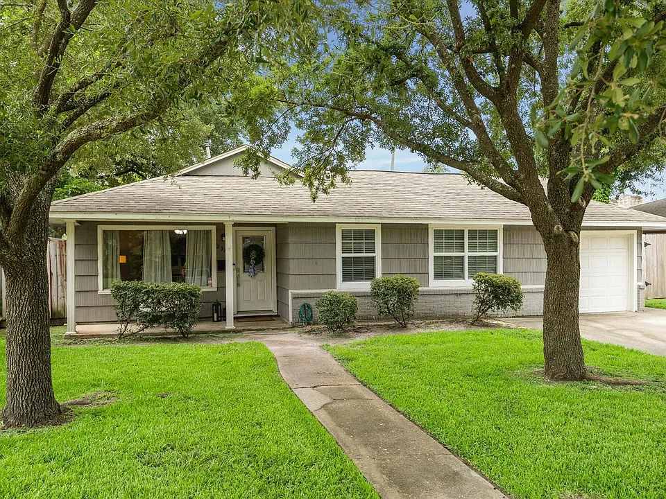 2327 Saxon Dr