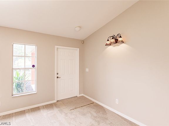 2nd image of 320 NE 14th Place Cpe