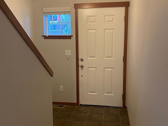 2nd image of 10056 2nd Pl NE