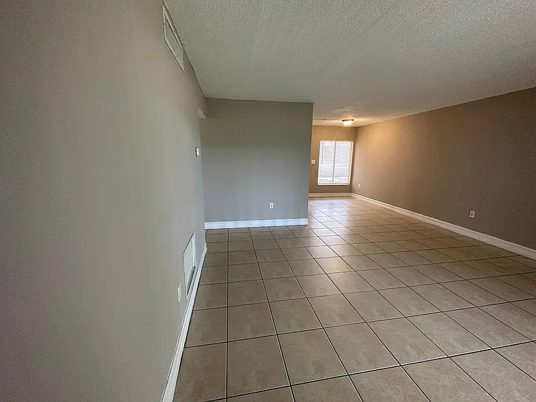1830 Maravilla Ave #303 — Photo 7