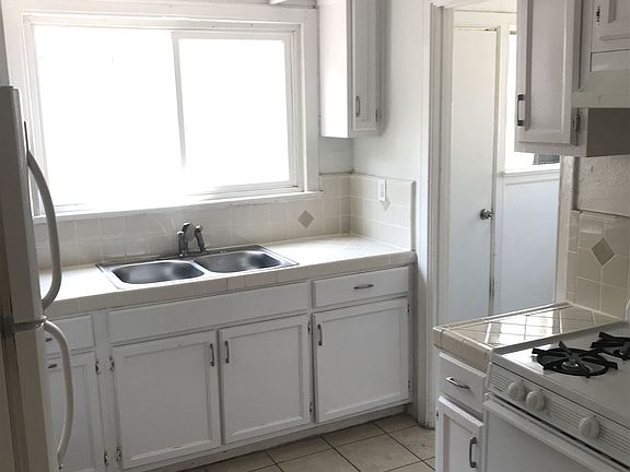 3rd image of 5312 Romaine St