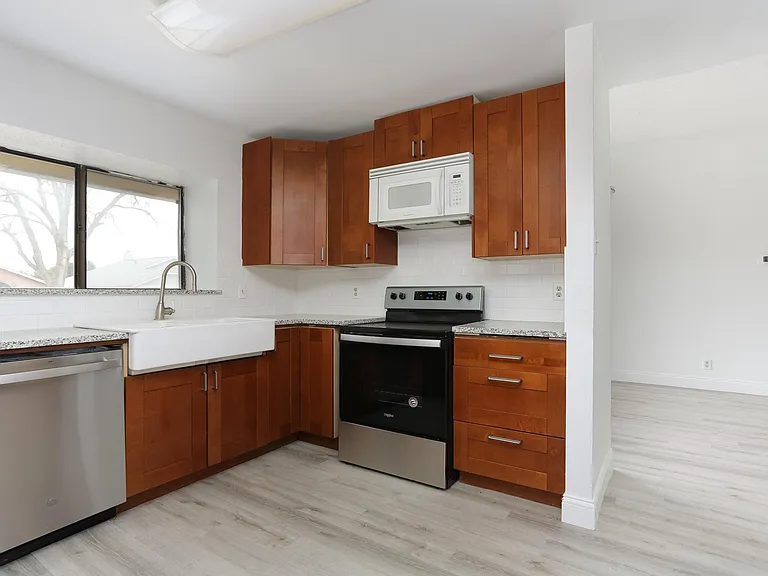 7107 Grassy Trl — Photo 10