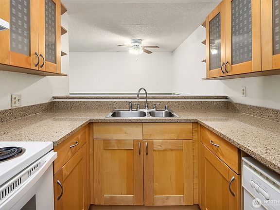4th image of 2506 S 317th St APT 103