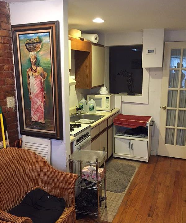 1st image of 336 E 6th St