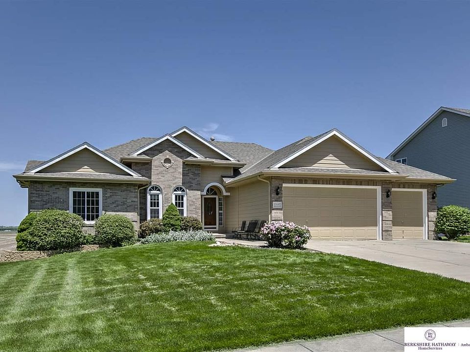 1st image of 2110 Eagle Crest Dr