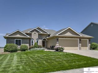 2110 Eagle Crest Dr, Papillion, NE 68133