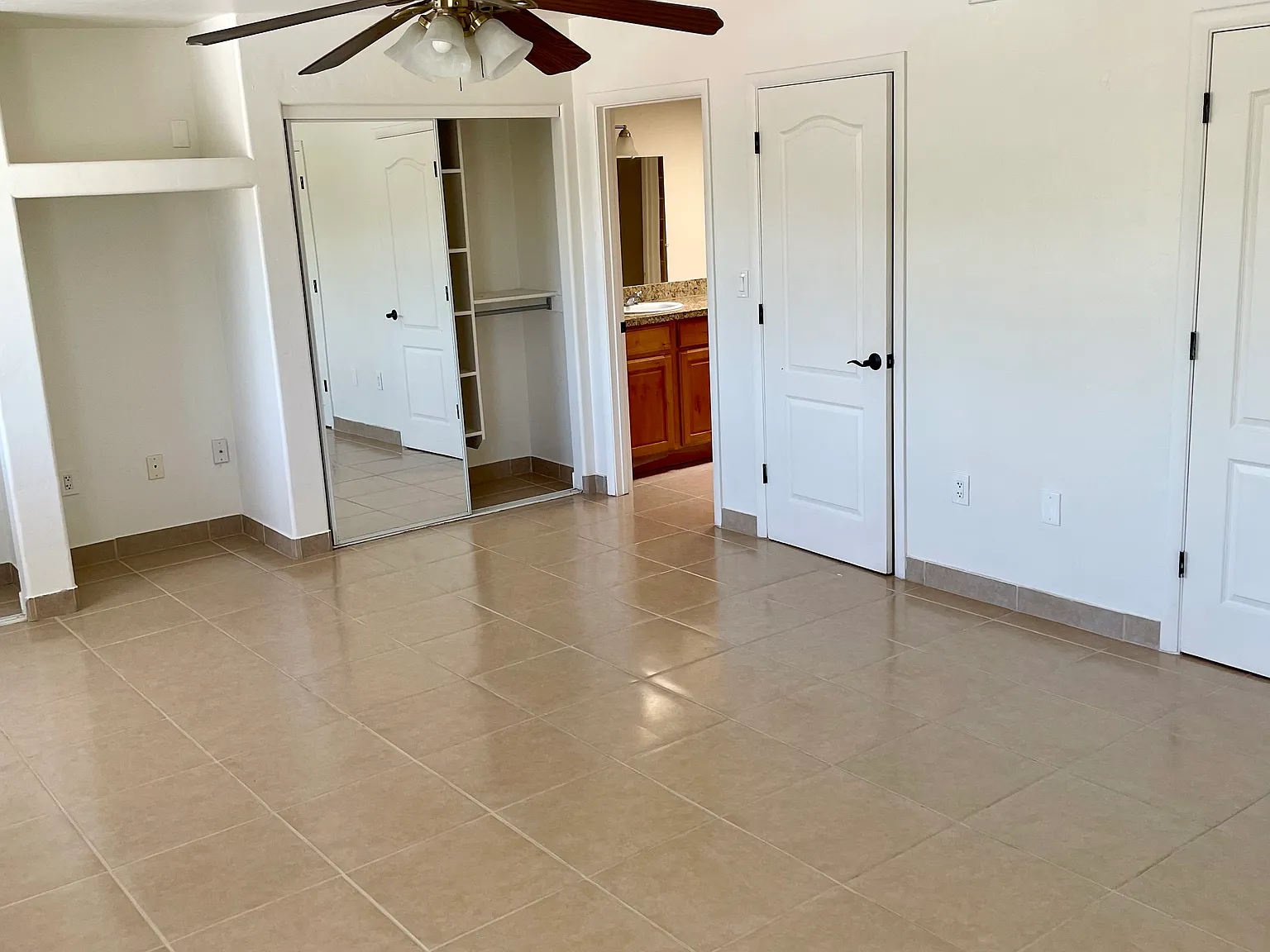 3 bed, 1895 sqft, $1,900 — Photo 4