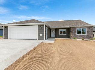 1645 Hurst Castle Rd, Saint Cloud, MN 56303