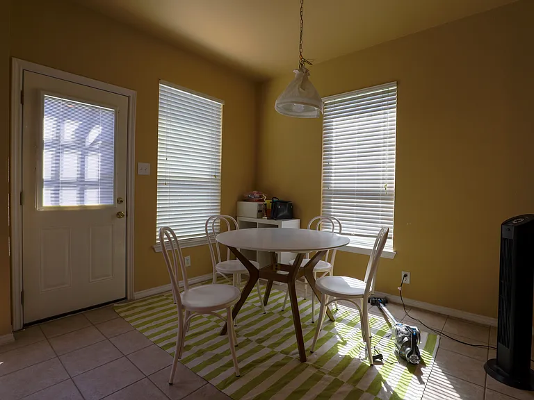 619 Fairglen Ct — Photo 3
