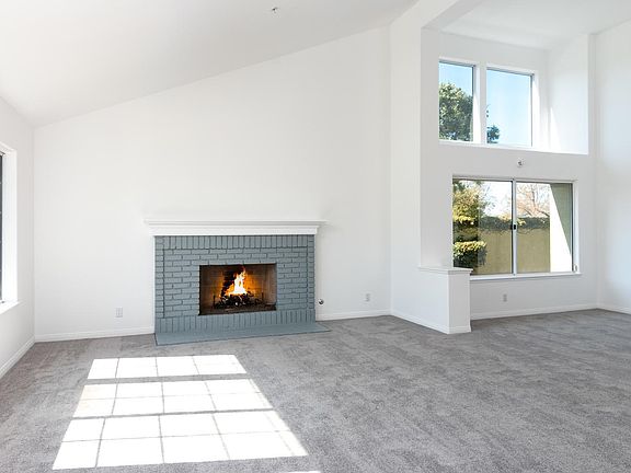 2561 Cabrillo Way-003-4-LivingDining Roo