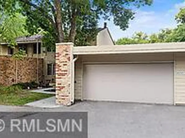 10295 Scarborough Rd, Bloomington, MN 55437