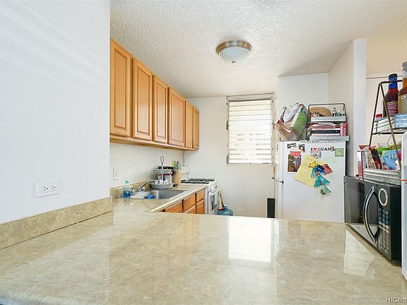 3rd image of 949 Ala Nanala St APT 204