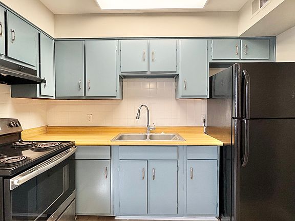 2nd image of 510 Holladay Dr #501