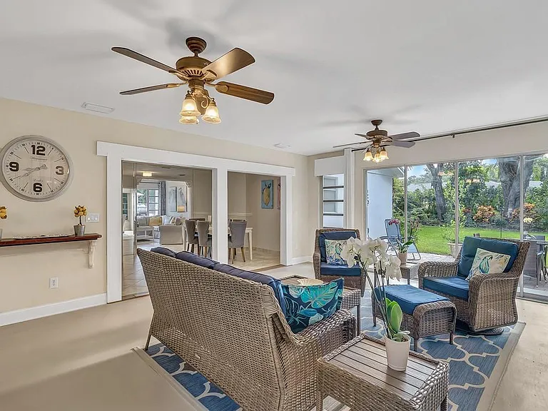 594 Bougainvillea Ln — Photo 21