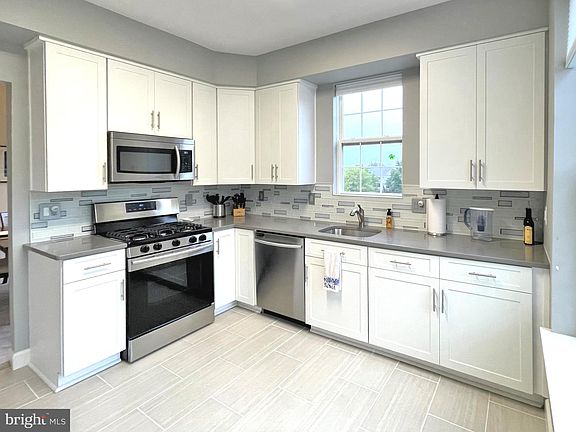 2nd image of 20901 Cedarpost Sq Unit 301