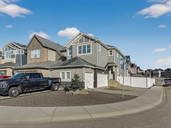 229 S Nolanhurst Way NW, Calgary, AB T3R 1S7