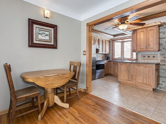 5th image of 1076 Allen Ave