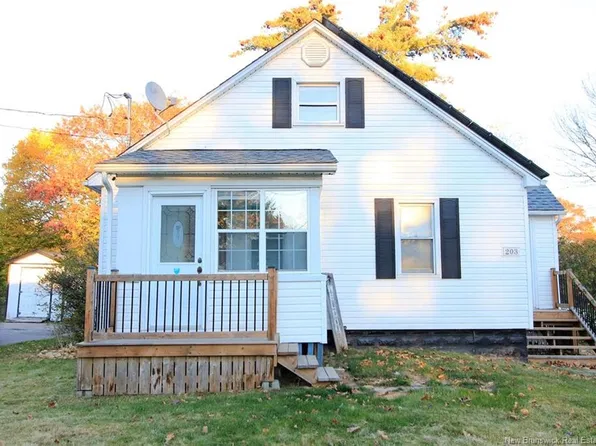 203 McNeill Ave, Fredericton, NB E3A 1J5
