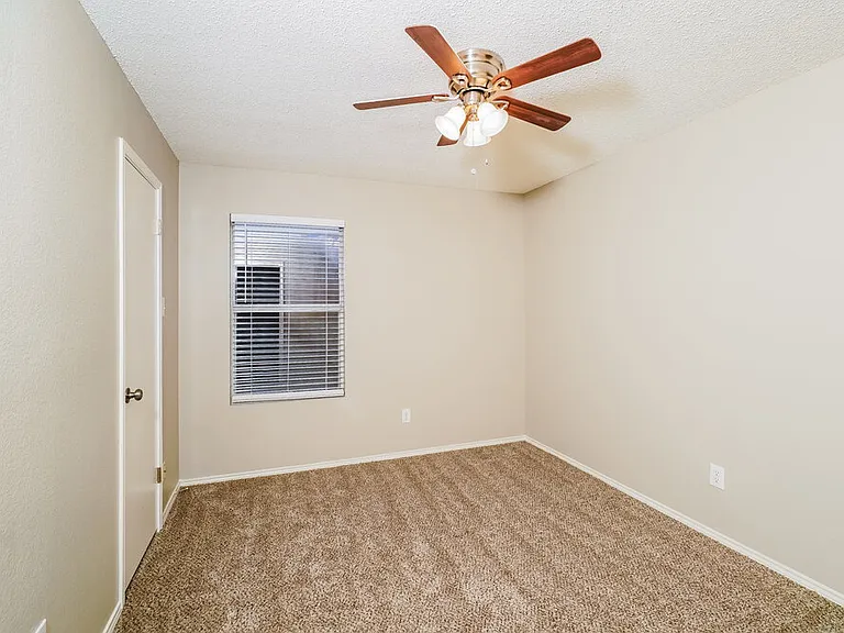 706 Langford Dr — Photo 13