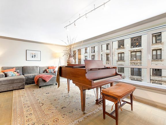 4th image of 200 Central Park S APT 8M