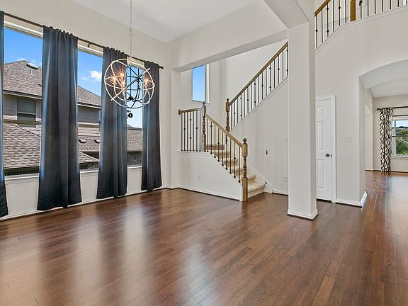 4th image of 5129 Texas Bluebell Dr
