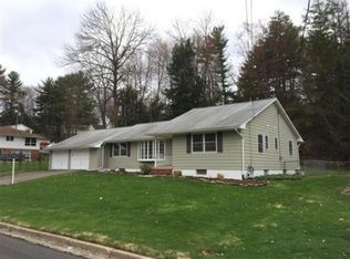 17 Wellington Dr, Endicott, NY 13760