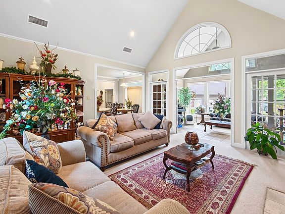 2nd image of 21 Turnberry Dr